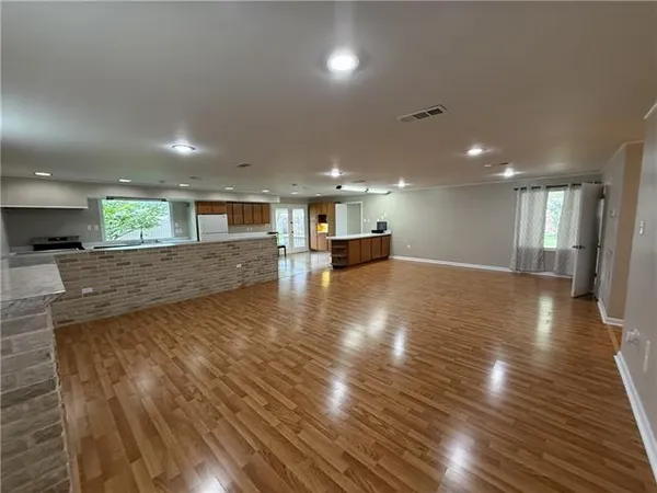 $299,900 | 42 Marie Drive, Gretna, LA 70053