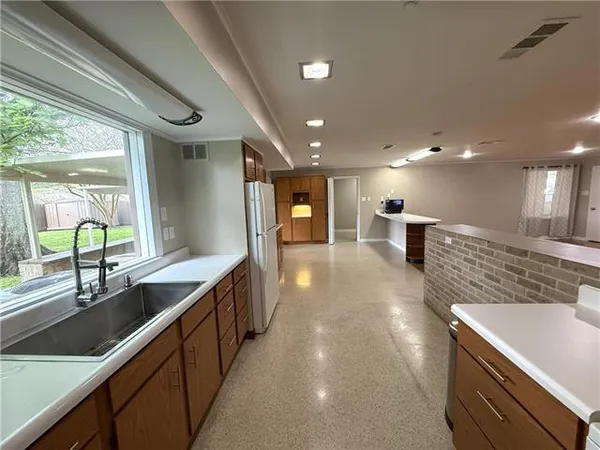 $299,900 | 42 Marie Drive, Gretna, LA 70053