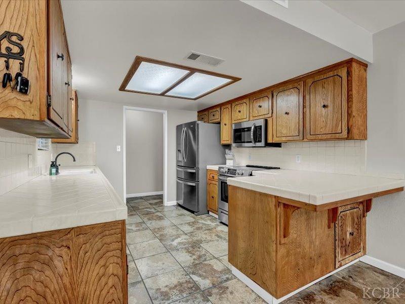 1005 Raymond Road Hanford, CA 93230 - Photo 10 of 31 Gallery Image 10