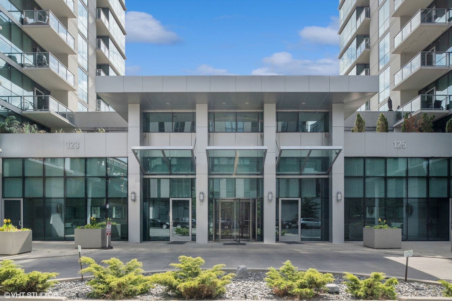 123 South Green Street, Unit 604B Chicago, IL 60607 - Photo 2 of 15