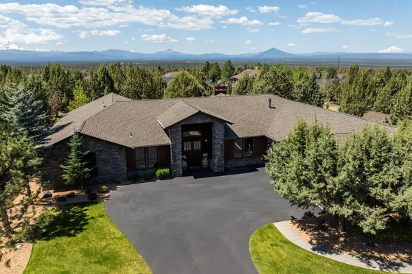 $1,450,000 | 1144 Highland View Loop, Redmond, OR 97756
