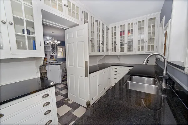 $700,000 | 2221 Twin Oak Road, Peru, IL 61354