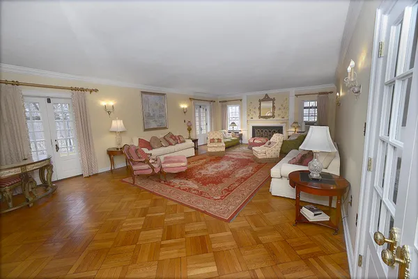 $700,000 | 2221 Twin Oak Road, Peru, IL 61354