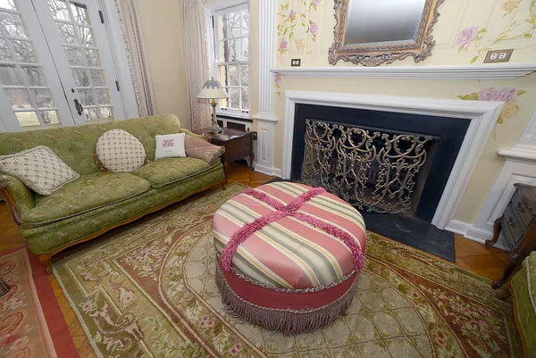 $700,000 | 2221 Twin Oak Road, Peru, IL 61354