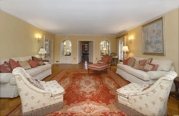 $700,000 | 2221 Twin Oak Road, Peru, IL 61354