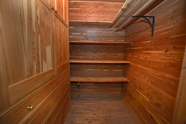 $700,000 | 2221 Twin Oak Road, Peru, IL 61354