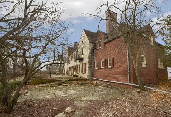 $700,000 | 2221 Twin Oak Road, Peru, IL 61354