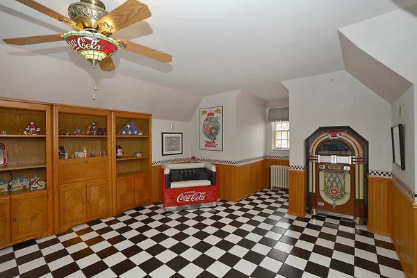 $700,000 | 2221 Twin Oak Road, Peru, IL 61354