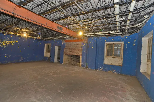 $700,000 | 2221 Twin Oak Road, Peru, IL 61354