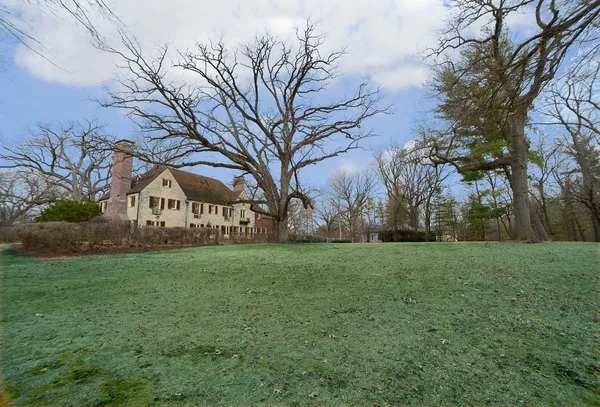 $700,000 | 2221 Twin Oak Road, Peru, IL 61354