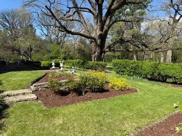 $700,000 | 2221 Twin Oak Road, Peru, IL 61354