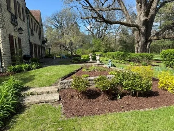 $700,000 | 2221 Twin Oak Road, Peru, IL 61354