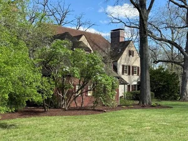 $700,000 | 2221 Twin Oak Road, Peru, IL 61354