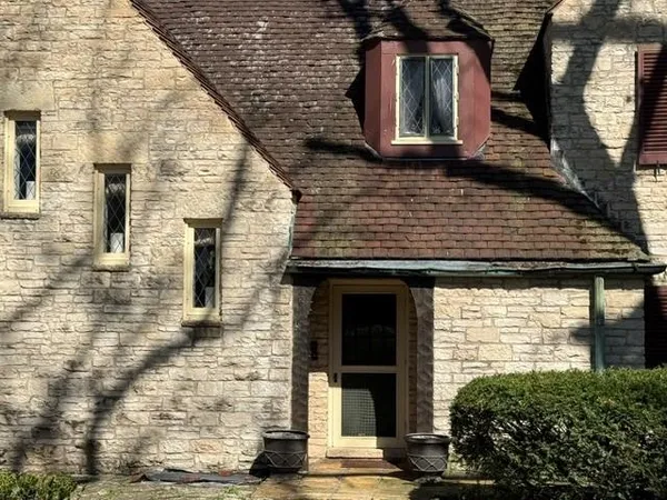 $700,000 | 2221 Twin Oak Road, Peru, IL 61354