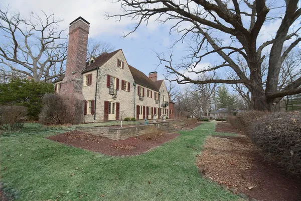 $700,000 | 2221 Twin Oak Road, Peru, IL 61354