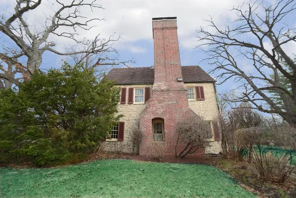 $700,000 | 2221 Twin Oak Road, Peru, IL 61354