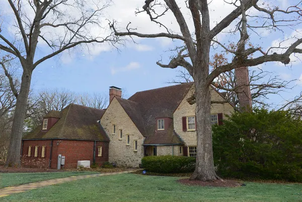 $700,000 | 2221 Twin Oak Road, Peru, IL 61354