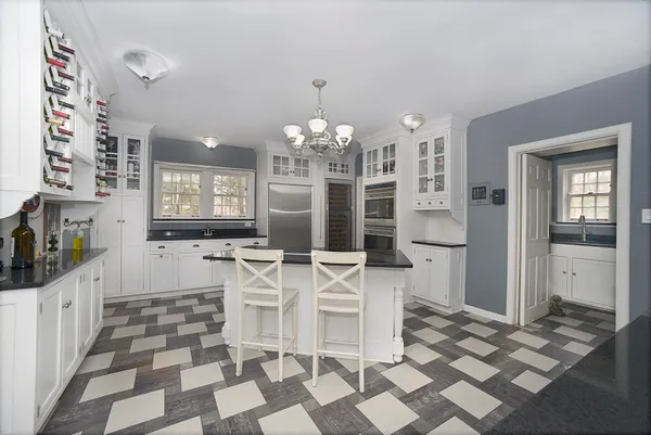 $700,000 | 2221 Twin Oak Road, Peru, IL 61354