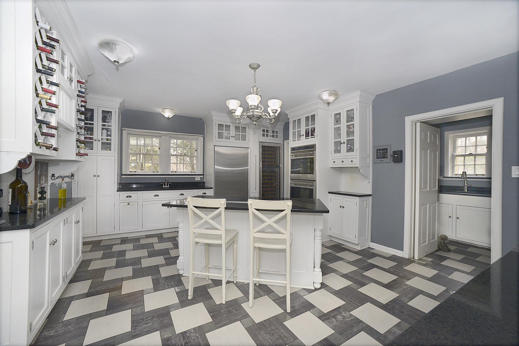 2221 Twin Oak Road Peru, IL 61354 - Photo 9 of 63