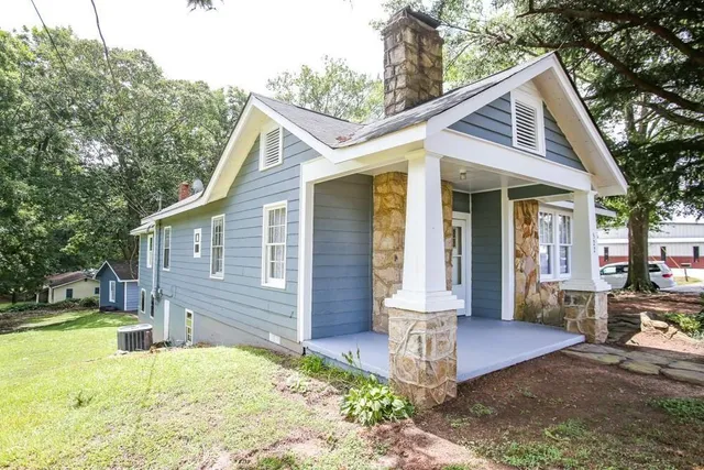 a front view of house with yard
