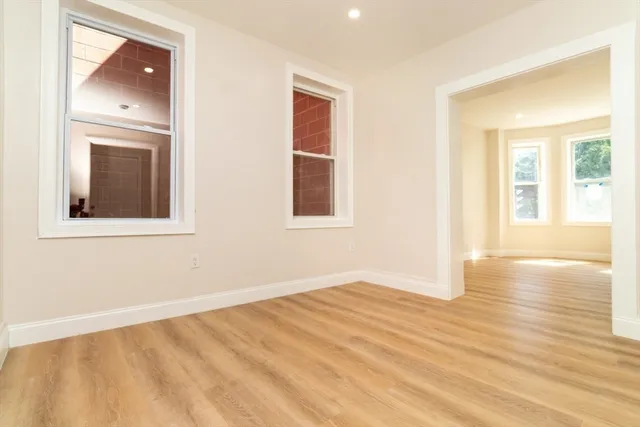 $3,000 | 331 Centre Street, Unit 2A, Boston, MA 02130