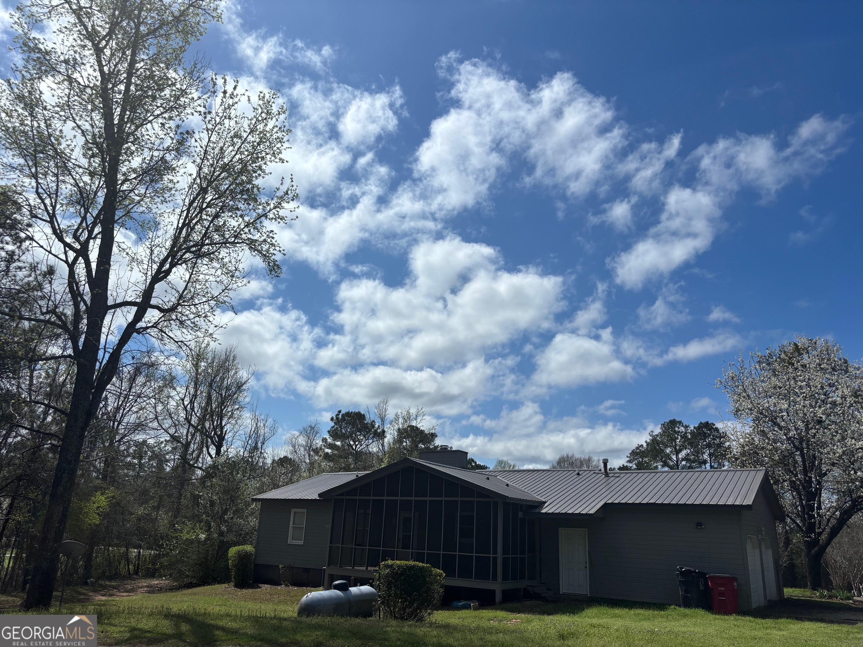 121 Girl Scout Road Lizella, GA 31052 - Photo 10 of 11 a front view of a house with garden