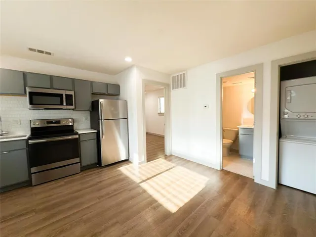 $799 | 4526 Munger Avenue, Unit 204, Dallas, TX 75204