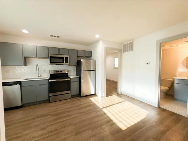 $799 | 4526 Munger Avenue, Unit 204, Dallas, TX 75204