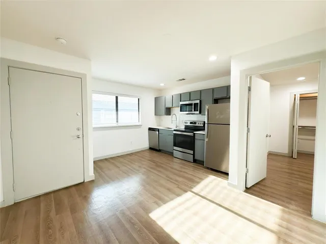 $799 | 4526 Munger Avenue, Unit 204, Dallas, TX 75204