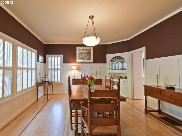 2764 Southwest Summit Drive Portland, OR 97201 - Photo 5 of 12 Gallery Image 5