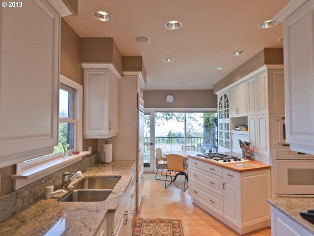 2764 Southwest Summit Drive Portland, OR 97201 - Photo 6 of 12 Gallery Image 6