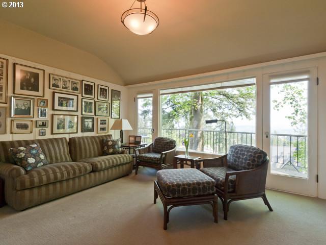 2764 Southwest Summit Drive Portland, OR 97201 - Photo 7 of 12 Gallery Image 7