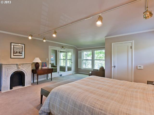 2764 Southwest Summit Drive Portland, OR 97201 - Photo 8 of 12 Gallery Image 8