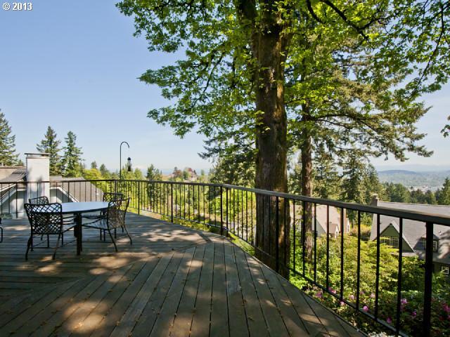 2764 Southwest Summit Drive Portland, OR 97201 - Photo 10 of 12 Gallery Image 10