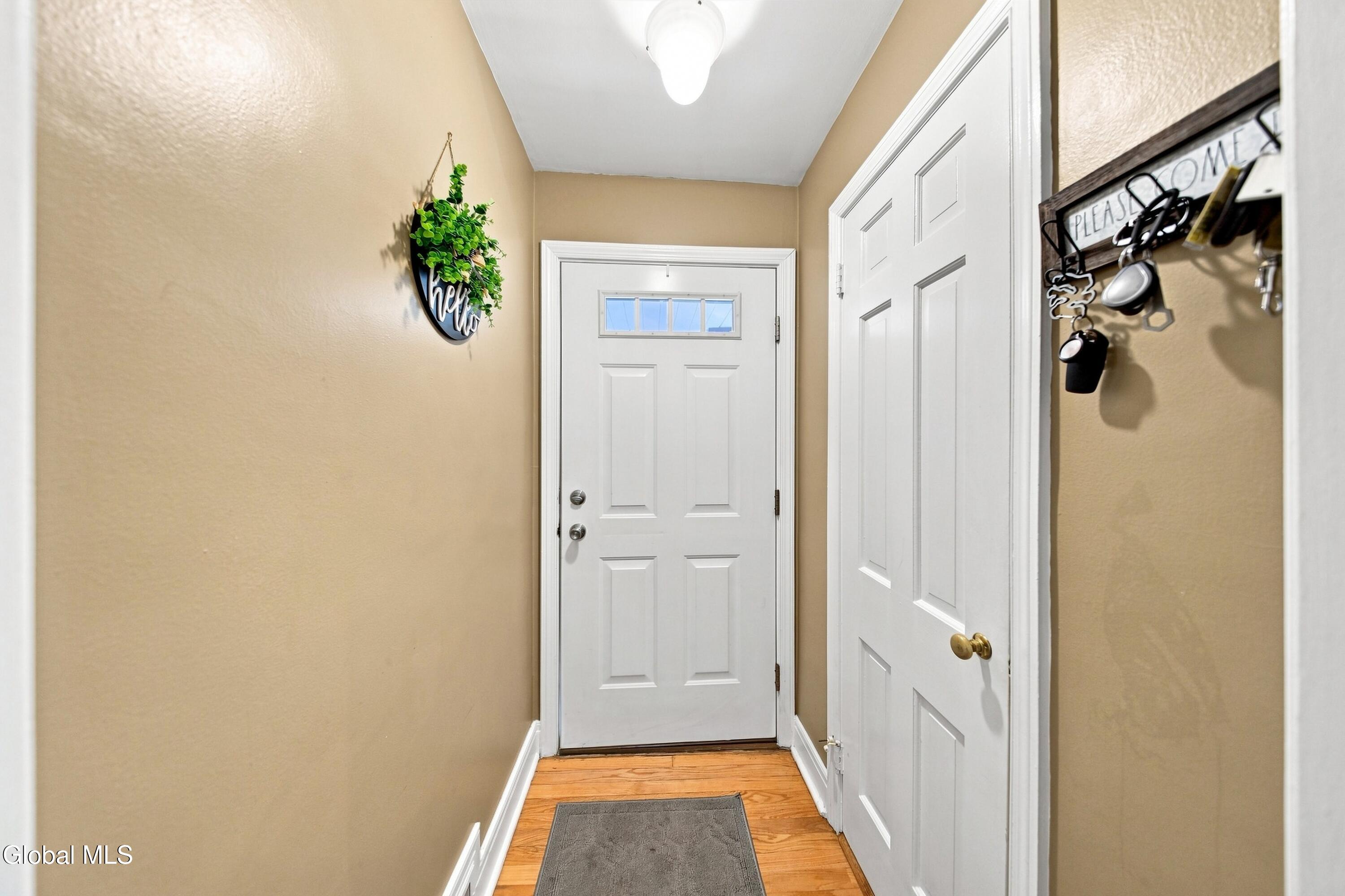 2313 Barcelona Road Niskayuna, NY 12309 - Photo 4 of 50 4