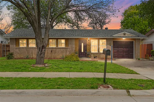 $240,000 | 1605 East Lovers Lane, Arlington, TX 76010