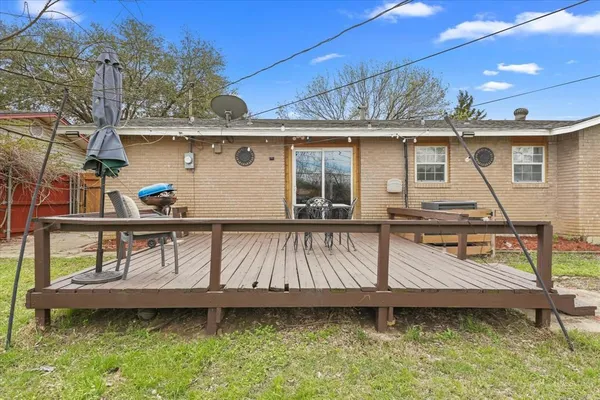 $240,000 | 1605 East Lovers Lane, Arlington, TX 76010