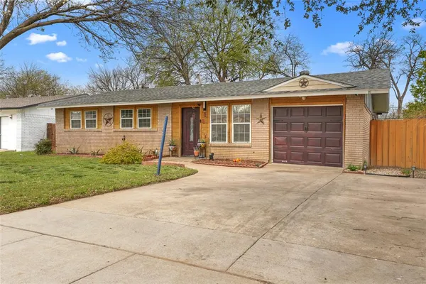 $240,000 | 1605 East Lovers Lane, Arlington, TX 76010