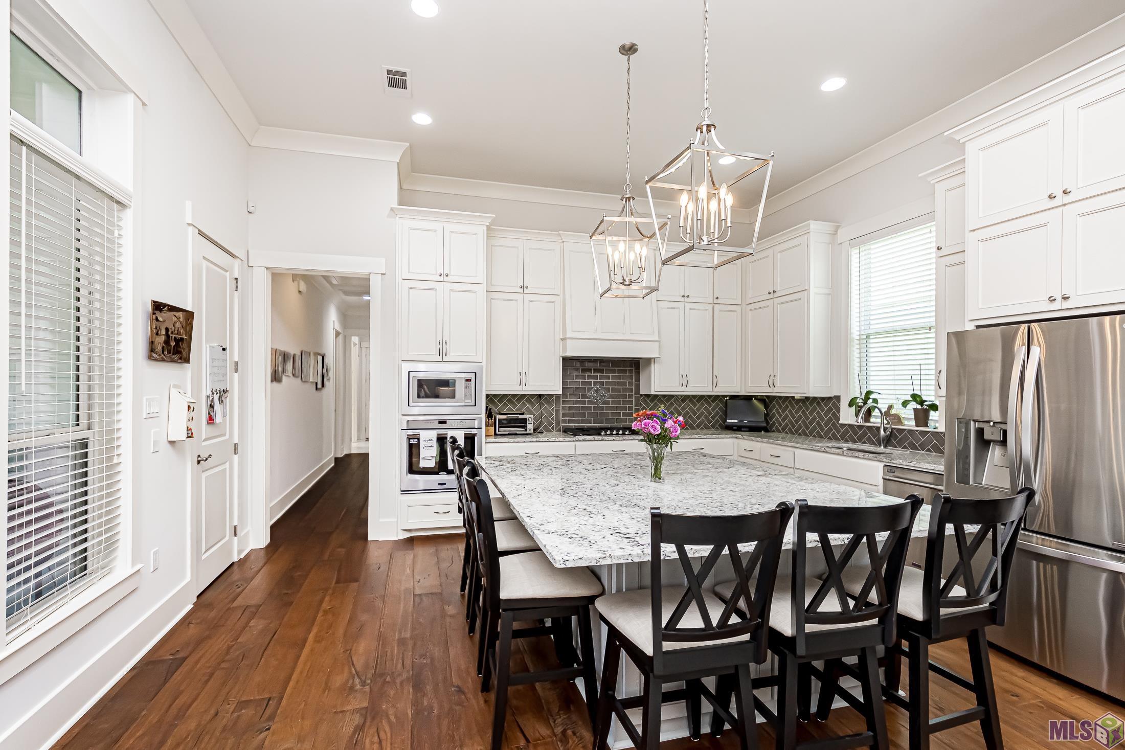 6324 Muir Street Baton Rouge, LA 70817 - Photo 5 of 22 Kitchen w/ Large Island