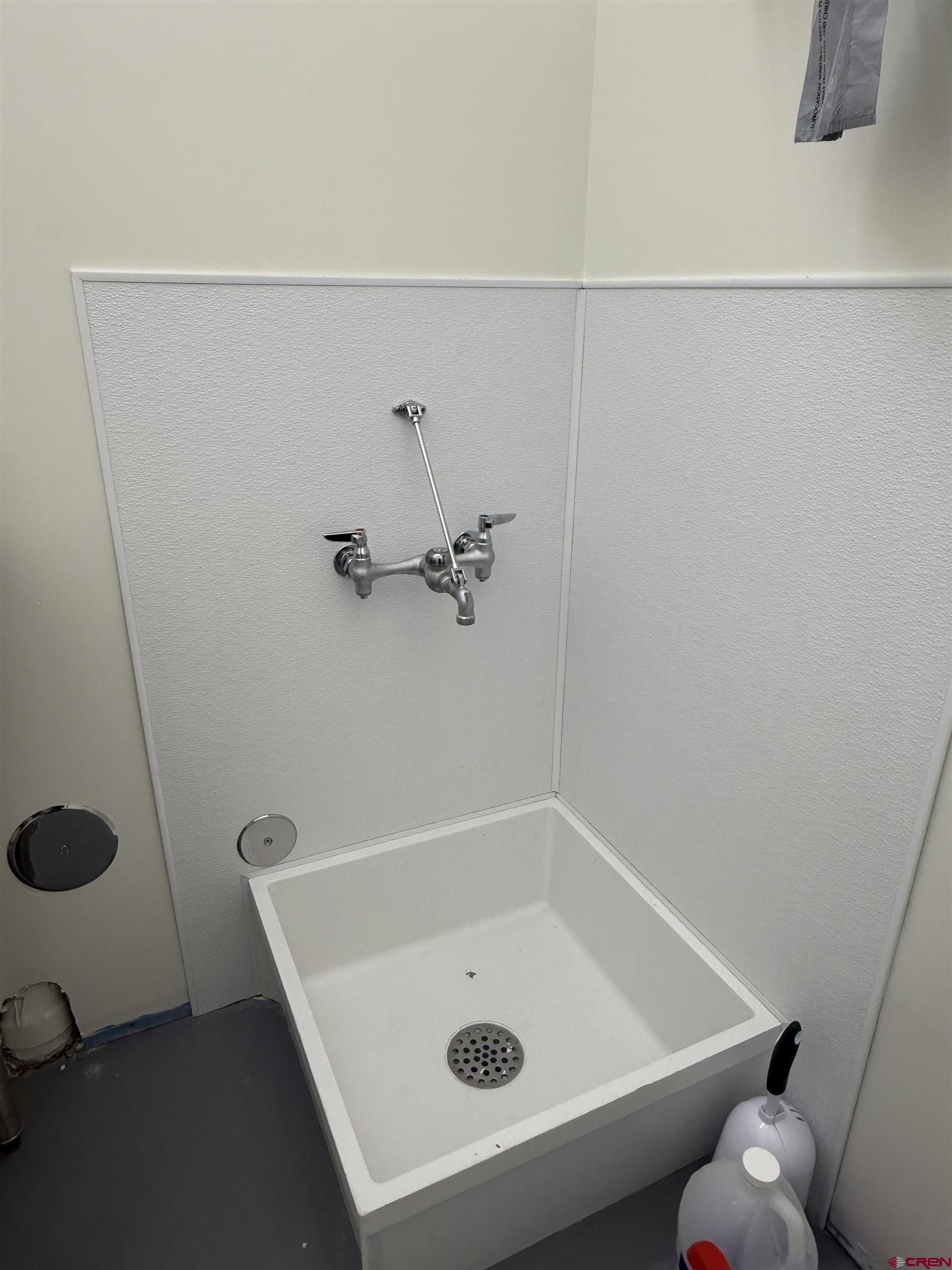 205 Jasper Lane, Unit 102 Ridgway, CO 81432 - Photo 5 of 29 a bathroom with a tub