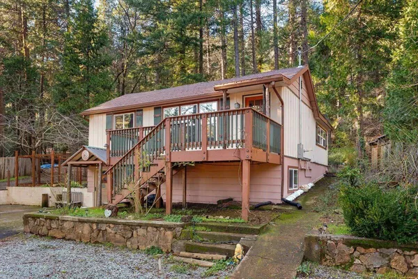 $379,000 | 30684 Crag View Drive, Dunsmuir, CA 96025