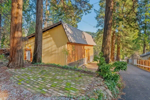 $379,000 | 30684 Crag View Drive, Dunsmuir, CA 96025