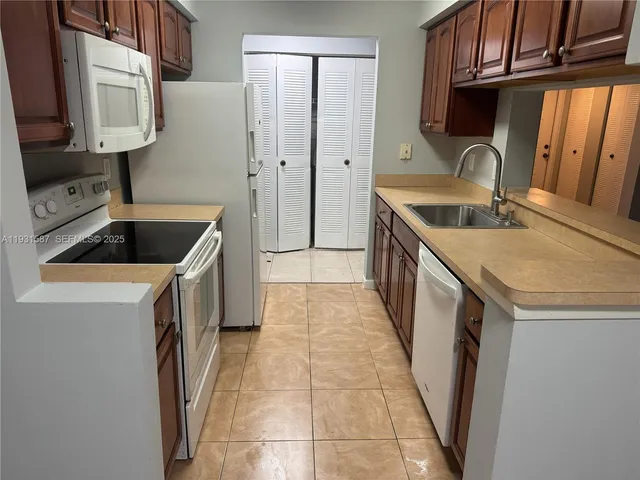$2,100 | 9855 Westview Drive, Unit 711, Coral Springs, FL 33076
