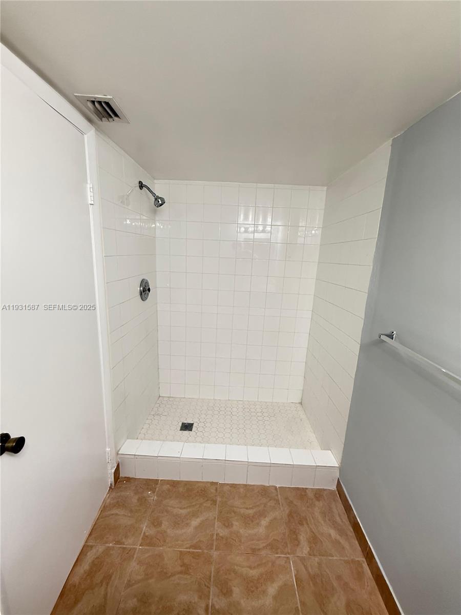 9855 Westview Drive, Unit 711 Coral Springs, FL 33076 - Photo 10 of 12 a view of a bathroom