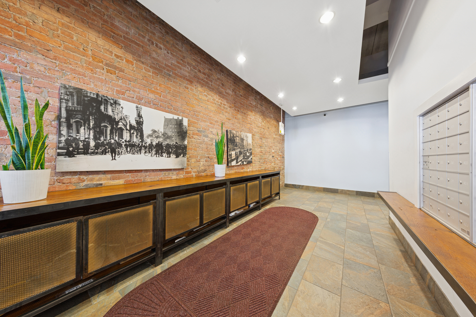 1631 South Michigan Avenue, Unit 410 Chicago, IL 60616 - Photo 2 of 20 a view of an entryway with wooden floor
