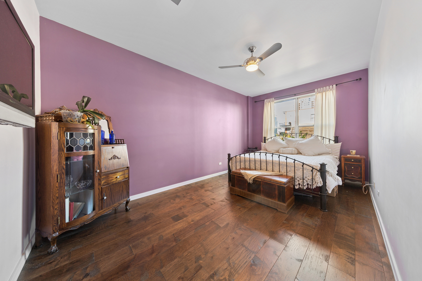 1631 South Michigan Avenue, Unit 410 Chicago, IL 60616 - Photo 4 of 20 a bedroom with a bed and a chandelier