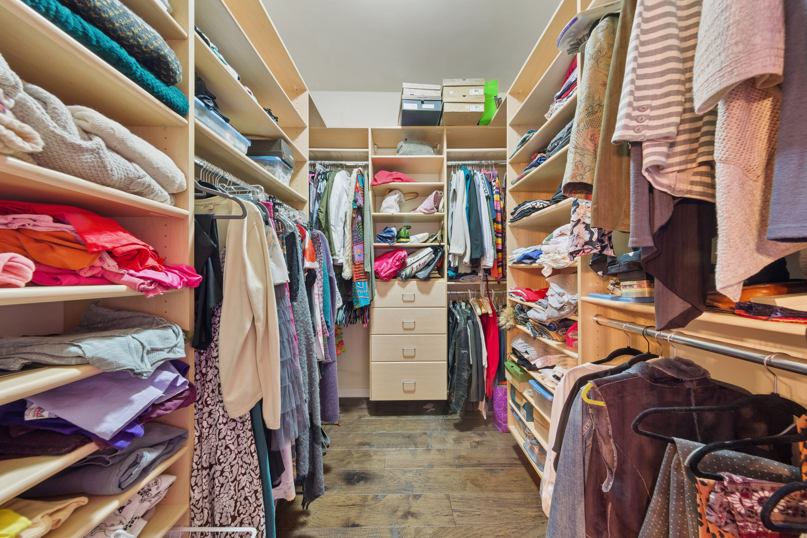 1631 South Michigan Avenue, Unit 410 Chicago, IL 60616 - Photo 6 of 20 a view of walk in closet with clothes