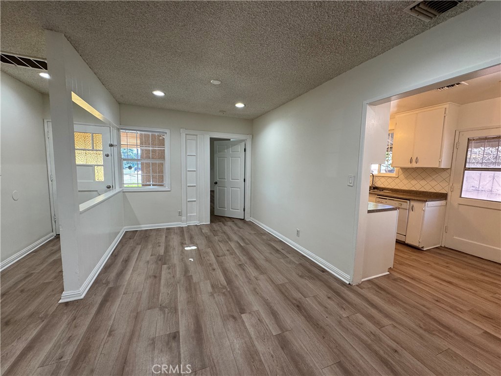 19427 Hart Street Reseda, CA 91335 - Photo 4 of 25 Dining room