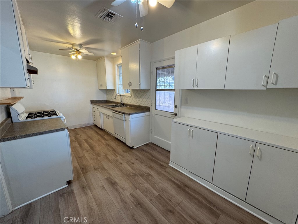 19427 Hart Street Reseda, CA 91335 - Photo 8 of 25