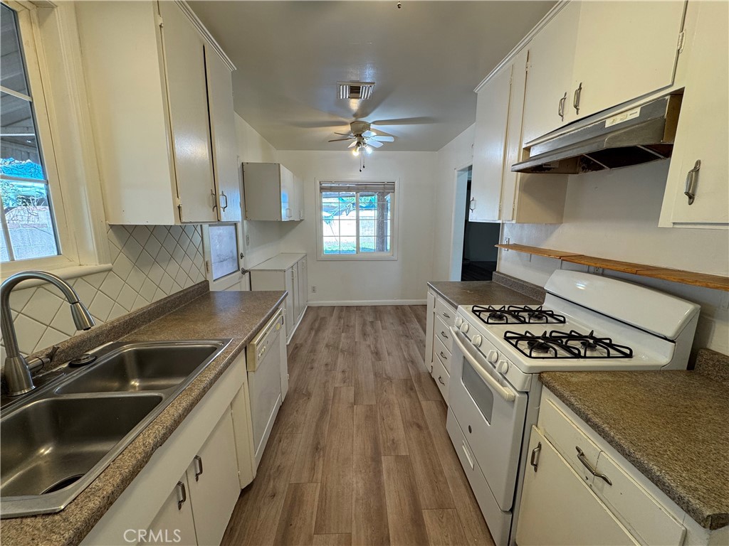 19427 Hart Street Reseda, CA 91335 - Photo 10 of 25